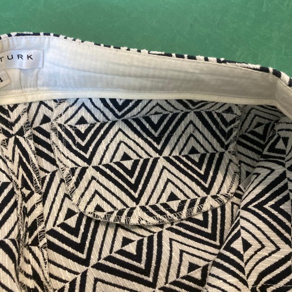 Trina Turk Designer Shorts Sz 4 | Geometric Cream & Navy | Resort Chic! - Picture 8 of 11